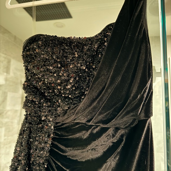 BLACK One Shoulder Sequined Gown W/ High Slit New - Picture 2 of 5